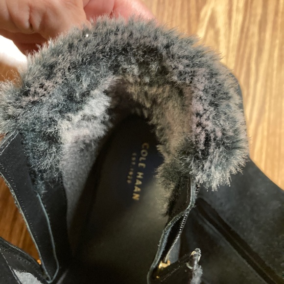 Cole Haan Ankle Boots, suede black with Faux Fur. - Picture 4 of 7